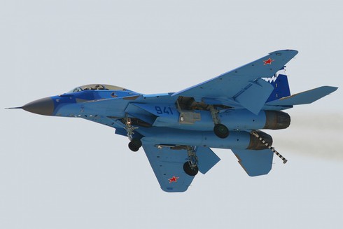 Chiến đấu cơ MiG -29K bị đâm khi hạ cánh lên tàu sân bay Nga - ảnh 1