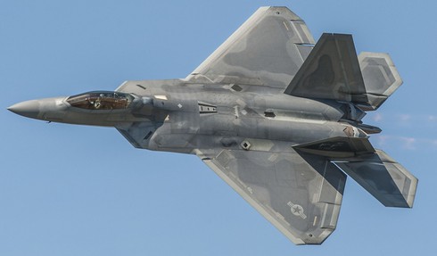 Quân đội Mỹ cố gắng cứu F-22 và F-35 khỏi thành