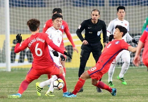 Trọng tài bắt chính trận Việt Nam vs Indonesia là.. 'máy rút thẻ' nhiều ân  oán