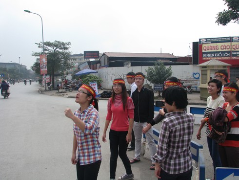 Bật cười đám đông hò hét rèn