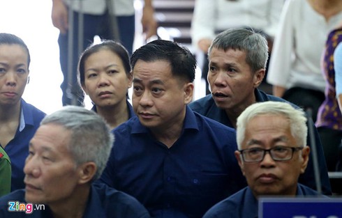 Hoan phien toa phuc tham Vu 'nhom' trong dai an Dong A hinh anh 2