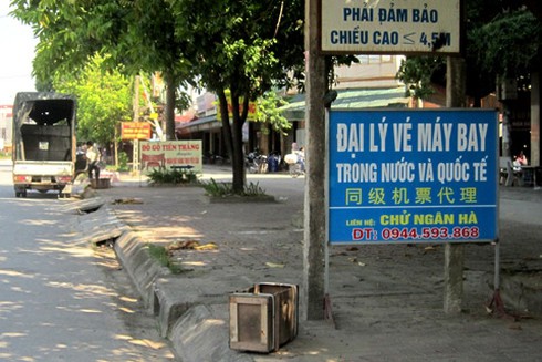 Sát 'nách' Thủ đô: Cả phố trưng biển tiếng Trung Quốc - ảnh 4