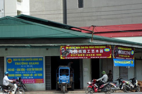 Sát 'nách' Thủ đô: Cả phố trưng biển tiếng Trung Quốc - ảnh 12