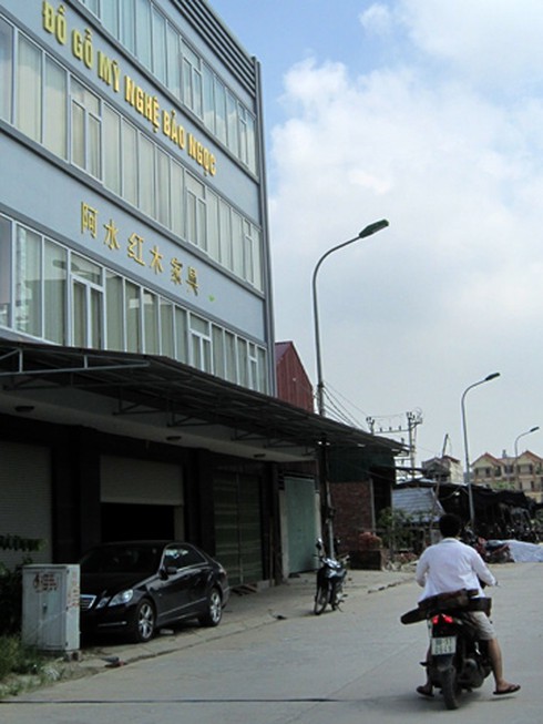 Sát 'nách' Thủ đô: Cả phố trưng biển tiếng Trung Quốc - ảnh 13