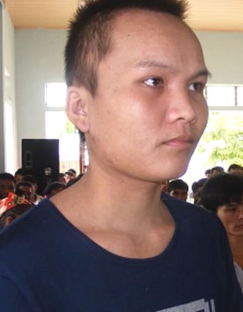 Hai tay hai súng cướp ngân hàng... được 200.000 đồng - ảnh 1