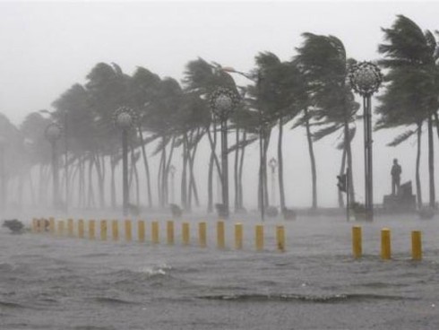 Hình ảnh siêu bão Utor tấn công Philippines, 42 người mất tích - ảnh 1