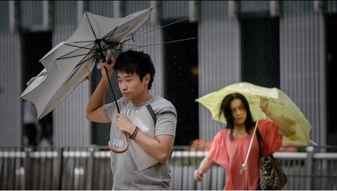 Hình ảnh bão Utor tiến vào Hồng Kông, nam Trung Quốc - ảnh 4