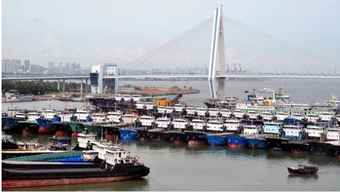 Hình ảnh bão Utor tiến vào Hồng Kông, nam Trung Quốc - ảnh 2