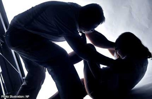 8 tên cướp đêm sa lưới vì bị cô gái cắn vào ngón tay út - ảnh 1
