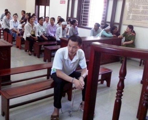 Cầm dao đâm chết hàng xóm vì cái tường rào - ảnh 1