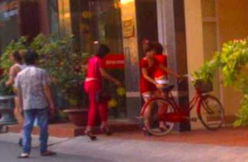 1.001 chuyện bi hài trong nhà nghỉ - ảnh 1