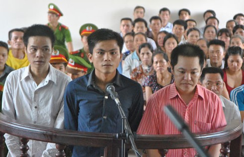 Manh động dùng gạch đập đầu giết chết an ninh viên thôn - ảnh 1