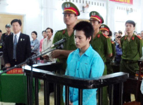 Đâm người khác 12 nhát chỉ vì một cái nhìn - ảnh 1