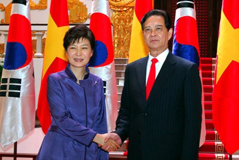 Thủ tướng Nguyễn Tấn Dũng hội kiến với Tổng thống Hàn Quốc Park Geun-Hye - ảnh 1