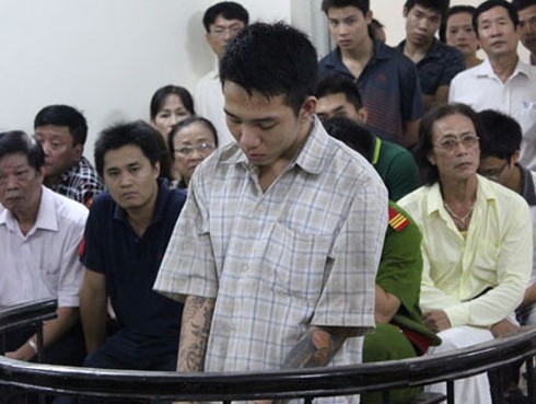 Nghi vợ “cắm sừng”, đâm vào bụng bà bầu sắp sinh - ảnh 1