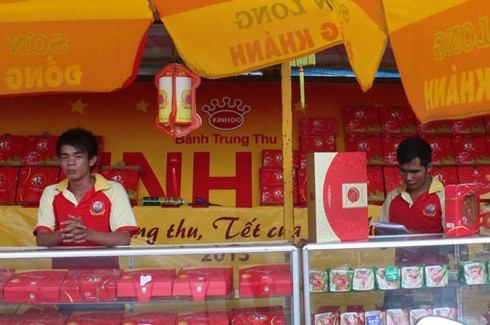 Truy xét nhóm côn đồ cướp bánh trung thu - ảnh 1