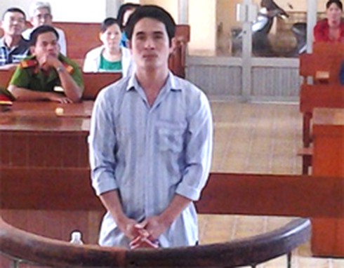 Dâm tặc trốn dưới gầm giường lĩnh án - ảnh 1