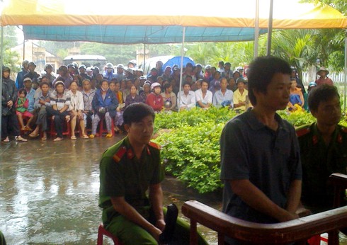 Đánh đập, đày nắng con ruột 9 tuổi gây phẫn nộ nhân dân - ảnh 2