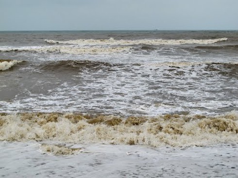 Hậu bão số 8: Biển động, lũ sông từ Quảng Bình - Quảng Ngãi và Bắc Tây Nguyên - ảnh 1