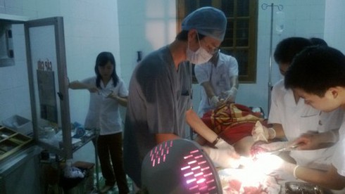 Bệnh viện huyện đảo cấp cứu thành công ngư dân bị đứt rời bàn chân - ảnh 1