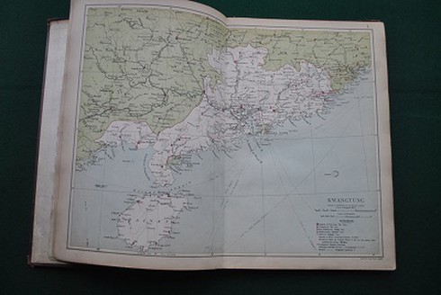 Đây là ảnh bản đồ tỉnh Quảng Đông trong Atlas 1908, trong đó cũng thể hiện rõ cực nam của tỉnh này chỉ đến đảo Hải Nam (lúc bấy giờ đảo Hải Nam chưa tách thành tỉnh riêng mà đơn vị trực thuộc tỉnh Quảng Đông), không có chỗ nào liên quan đến Hoàng Sa và Trường Sa của Việt Nam. 3