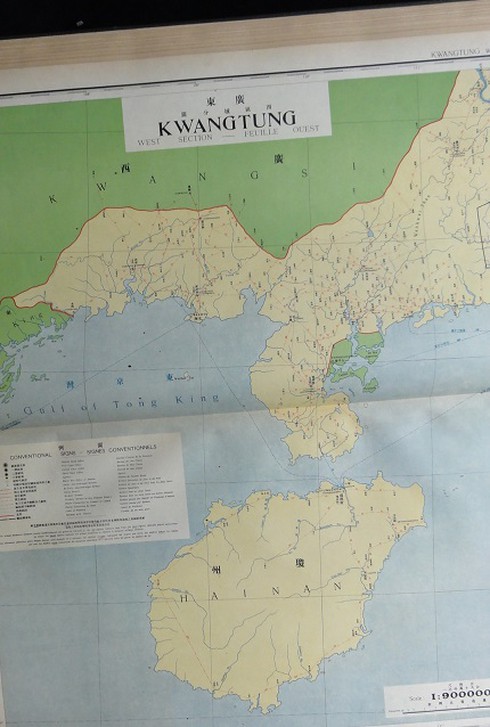 Trang bản đồ tỉnh Quảng Đông trong Postal Atlas of China 1919, thể hiện rõ cực nam lãnh thổ Trung Quốc là đảo Hải Nam, thuộc địa bàn tỉnh Quảng Đông lúc bấy giờ