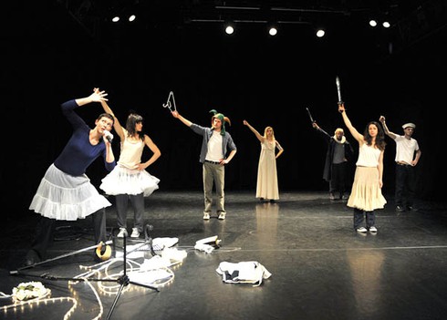 Nghệ sĩ khuyết tật Anh múa đương đại - ảnh 1