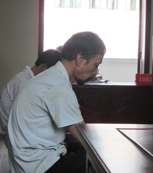 10 năm tù cho kẻ giết bạn nhậu bằng thuổng sắt - ảnh 1