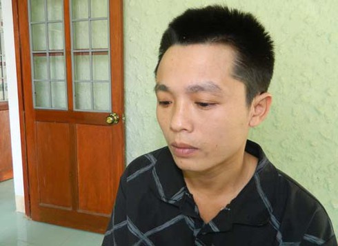 Tận mắt thấy chồng giở trò đồi bại ngoài tường nhà - ảnh 2