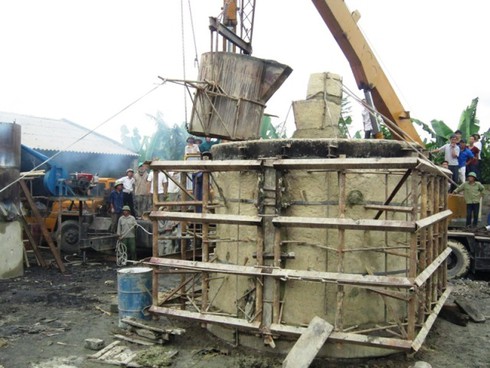 Cận cảnh đúc trống đồng thủ công lớn nhất thế giới - ảnh 2