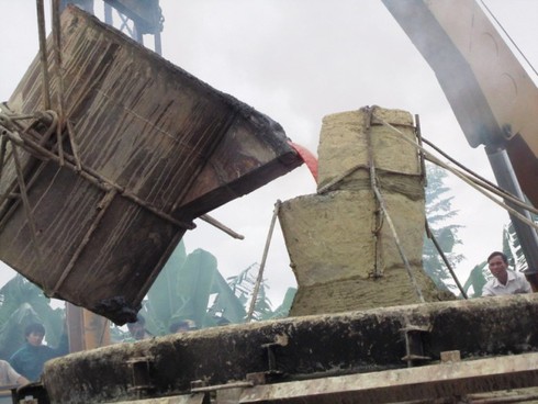 Cận cảnh đúc trống đồng thủ công lớn nhất thế giới - ảnh 4