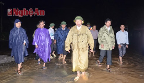 Nghệ An: Ô tô tiếp tế của Sở Công thương bị lũ cuốn trôi - ảnh 2