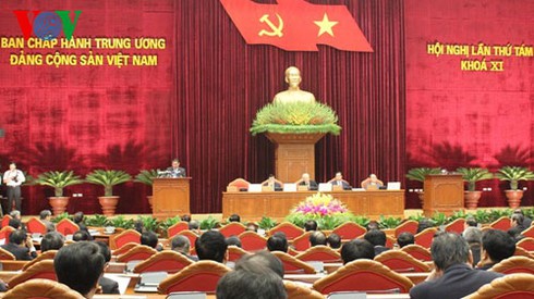 Dân chủ hóa và chỉ dấu từ hội nghị TƯ 8 - ảnh 1