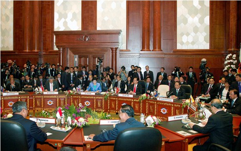 Thủ tướng Nguyễn Tấn Dũng phát biểu tại Hội nghị cấp cao ASEAN lần thứ 23 - ảnh 3