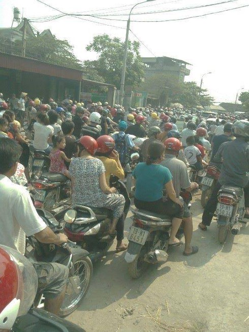 Ảnh vụ nổ nhà máy pháo hoa tại Thanh Ba - Phú Thọ lan nhanh trên mạng - ảnh 4