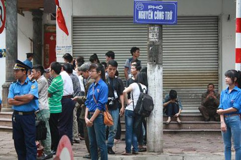 Hà Nội: Người dân vẫn mong mỏi vào viếng Đại tướng - ảnh 2