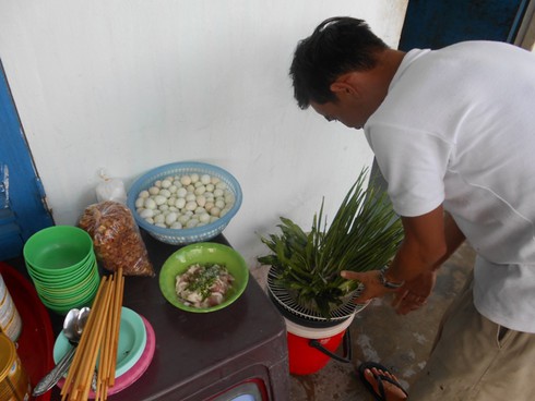 Người bán hủ tiếu cay đắng vì tin nhảm