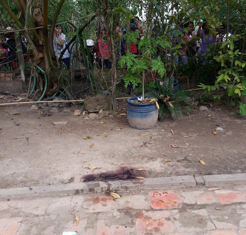 Chấn động cha chém chết con 3 tuổi đang ngồi chơi - ảnh 1