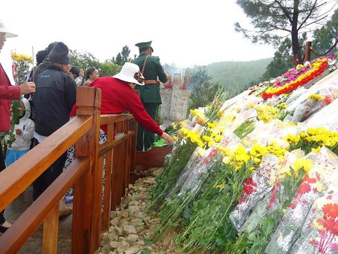 Tạm ngừng viếng mộ Đại tướng để làm lễ 49 ngày - ảnh 6