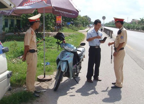 Từ 1/1/2014: Giảm nhiều mức phạt vi phạm giao thông - ảnh 1