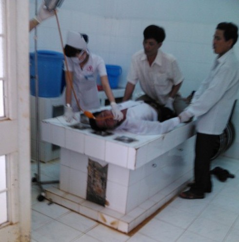 Bắt giữ hung thủ giết người còn vấy máu trên tay - ảnh 1