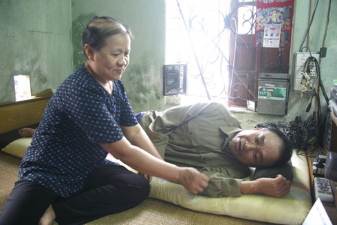 Chuyện tình cổ tích của người cựu chiến binh 40 năm liệt giường - ảnh 1