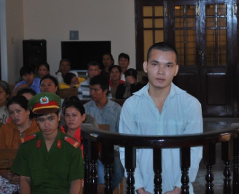 Rủ bé gái 11 tuổi đi chơi, gã thanh niên bày trò dâm ô - ảnh 1