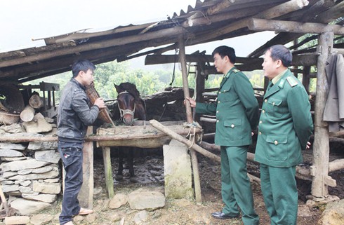 Chùm ảnh: Các kiểu chống rét cho gia súc tại Lào Cai - ảnh 5