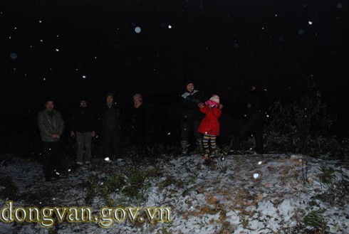 Tuyết rơi sớm ở Đồng Văn: Dày nhất trong vòng 10 năm - ảnh 3