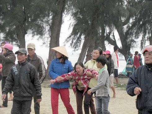 Chìm tàu cá, 3 người chết, 1 người mất tích - ảnh 1