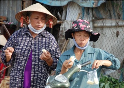 Đi chợ ẵm heo lấy hên - ảnh 13