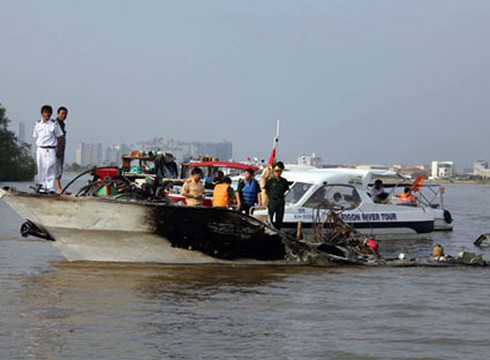 Bộ trưởng GTVT cảm ơn 3 gia đình cứu nạn - ảnh 1