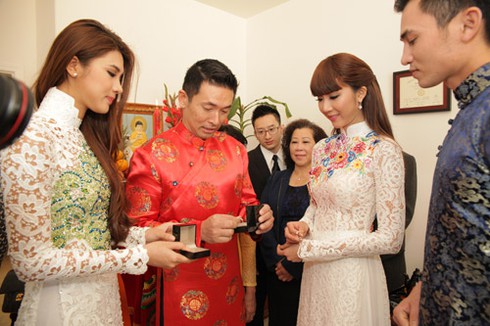 Ngọc Quyên rạng rỡ trong lễ rước dâu - ảnh 4