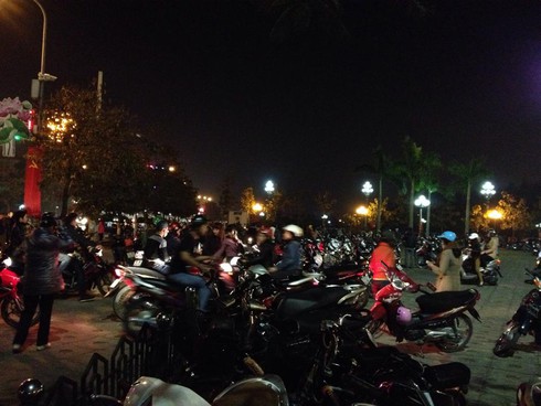 Không khí đón giao thừa Giáp Ngọ 2014 - ảnh 45